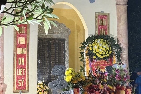 Đảng ủy- HĐND-UBND-UBMMTQ phường Duy Hà tổ chức Lễ thắp nến tri ân Kỷ niệm 78 năm ngày TBLS (27/7/1947-27/7/2025) 